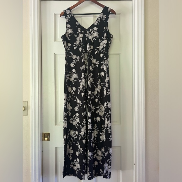 Vintage Black Floral Print V-Neck Maxi Dress - Picture 2 of 4